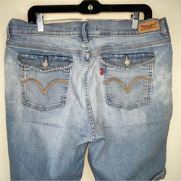 Levi’s Denim Shorts with Rolled Hem and 5-Pocket Design Size 16 - Picture 6 of 12